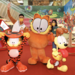 garfield x plastic thing